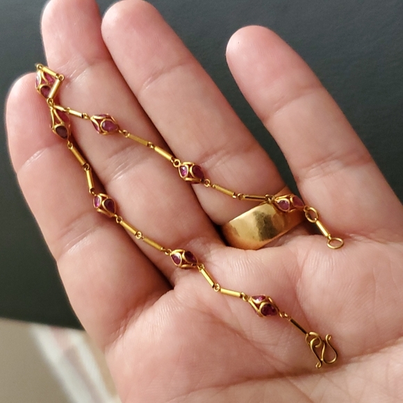 18k Antique Solid Gold Bracelet With Natural Rubies, shiny & Pretty on hand - Picture 3 of 6